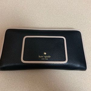 Kate Spade EUC zippered wallet. Black and blush
